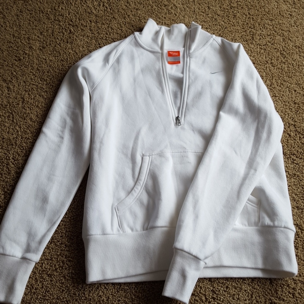 white nike pull over